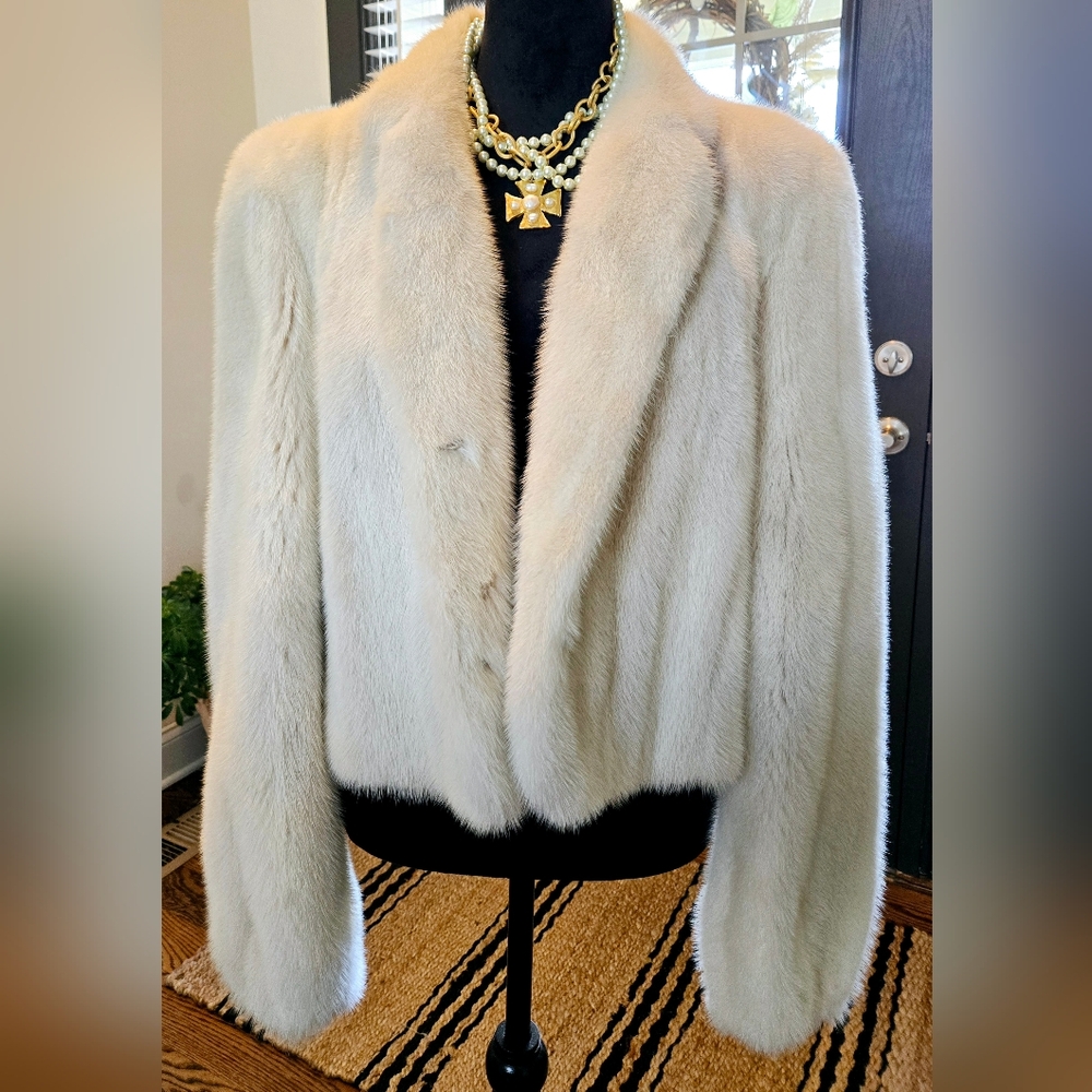 Vintage Fur, white mink bomber with silk lining. Real fur, heavy designer